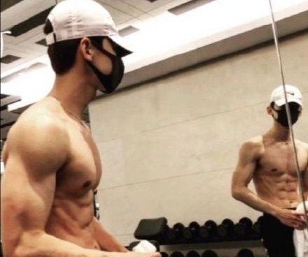 白敬亭肌肉照片,肌肉线条硬朗吸睛